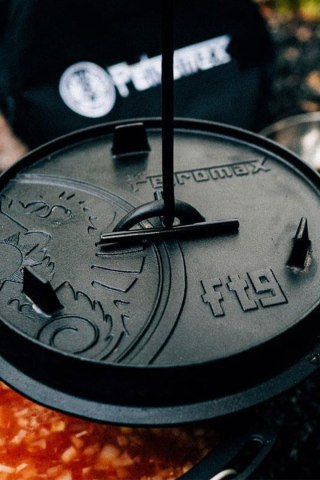 Żeliwny Kociołek Holenderski z Nóżkami Petromax 9