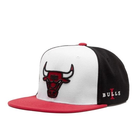 Czapka z daszkiem Mitchell & Ness Chicago Bulls NBA Core I Snapback Buls HHSS6742-CBUYYPPPWHRD Czapka z daszkiem Mitchell & Ness Chicago Bulls NBA Core I Snapback Buls HHSS6742-CBUYYPPPWHRD