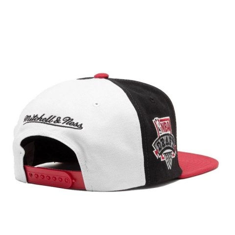 Czapka z daszkiem Mitchell & Ness Chicago Bulls NBA Core I Snapback Buls HHSS6742-CBUYYPPPWHRD Czapka z daszkiem Mitchell & Ness Chicago Bulls NBA Core I Snapback Buls HHSS6742-CBUYYPPPWHRD