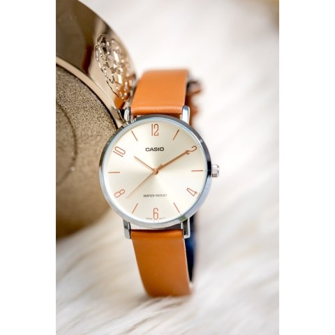 ZEGAREK DAMSKI CASIO LTP-VT01L-5B + BOX ZEGAREK DAMSKI CASIO LTP-VT01L-5B + BOX