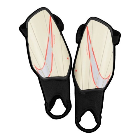 Ochraniacze piłkarskie Nike Charge Jr SP2165-113 Ochraniacze piłkarskie Nike Charge Jr SP2165-113